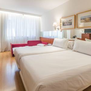 Triple room Hotel ILUNION Les Corts – Spa Barcelona